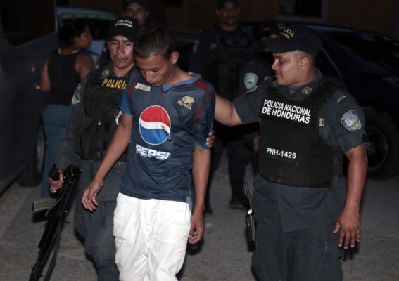 Actos vandálicos dejan 20 hinchas detenidos y una niña herida de bala