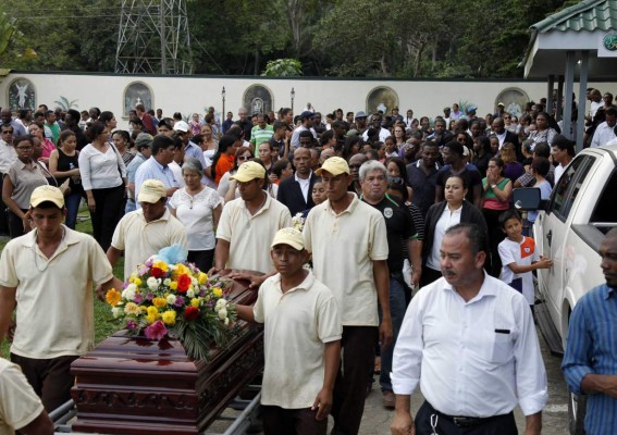 Multitudinario adiós a don Nicolás Suazo
