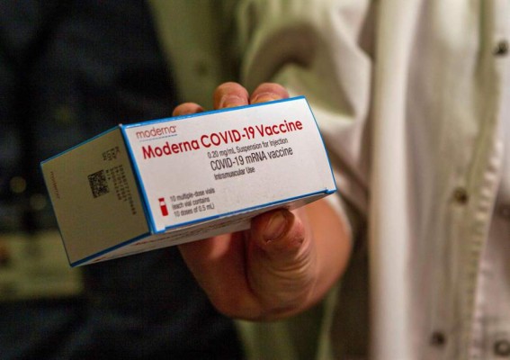 Moderna presenta datos para solicitar su tercera dosis