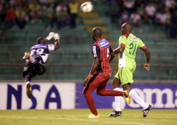 Espectacular remontada del Deportes Savio para complicar al Marathón