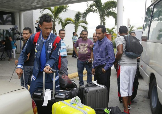 Cabizbajos llegan los seleccionados de Honduras