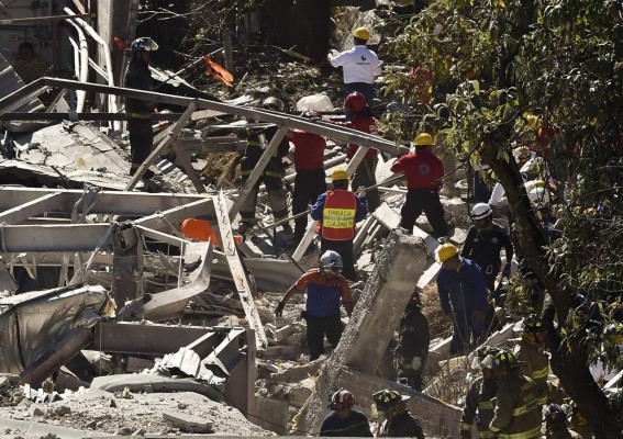 Explota una pipa de gas frente a un hospital infantil de la Ciudad de México