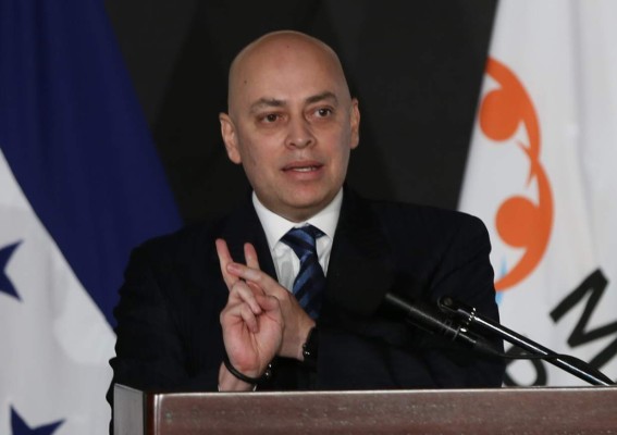 Proponen a última hora reeleccion del fiscal Óscar Chinchilla