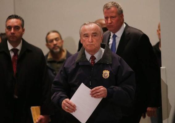 El jefe de la policía, William Bratton, antes de comenzar la rueda de prensa.