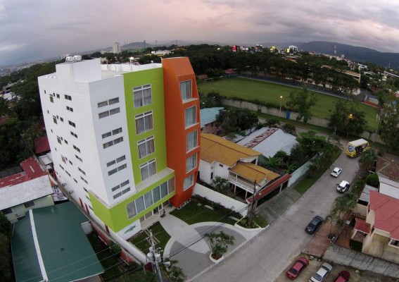 Con capital hondureño abren nuevo hotel en San Pedro Sula