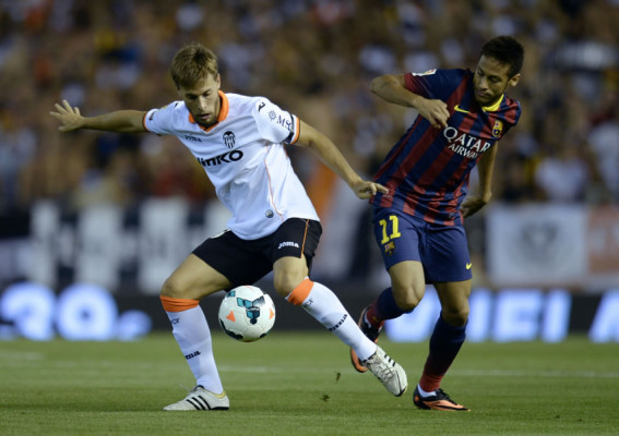 Un 'hat-trick' de Messi noquea a un luchador Valencia