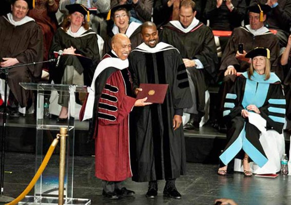 Kanye West recibió título honorífico