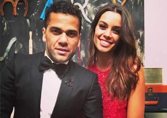 Dani Alves se compromete con la modelo Joana Sanz