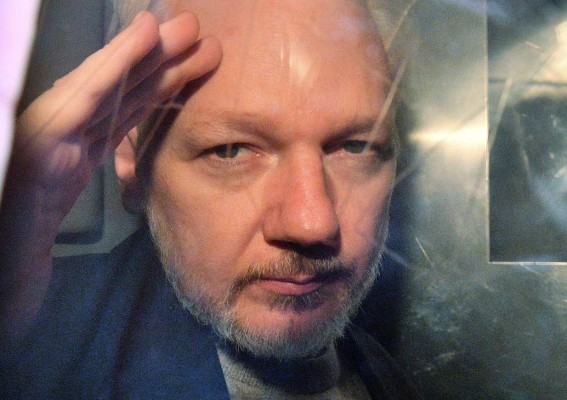 La justicia británica rechaza liberar a Assange por el coronavirus