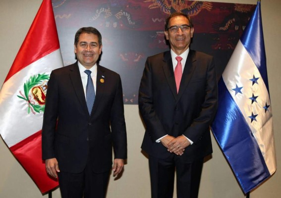 Juan Orlando Hernández se reune con el presidente de Perú