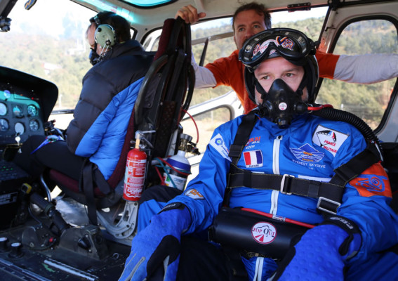 Primer persona con discapacidad en saltar el Everest