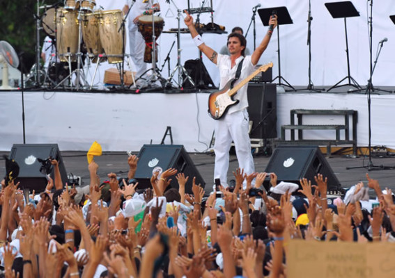 Juanes canta por la paz entre Cuba y EUA