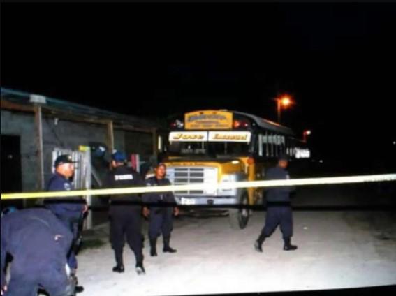 ¿Qué decía el enorme cartel que le dejaron a bus de la Ebenezer la Navidad del 2004?