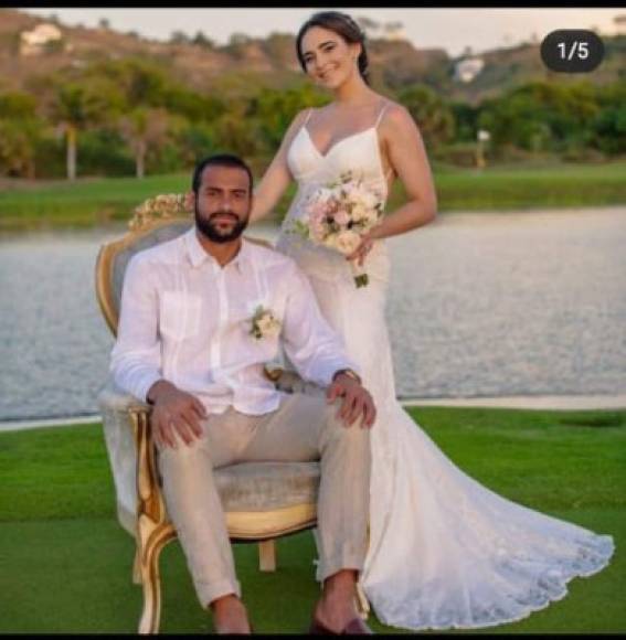 Mediante su cuenta de Instagram, Menjívar compartió fotografías de lo que fue su boda con la bella Takashi McNab.