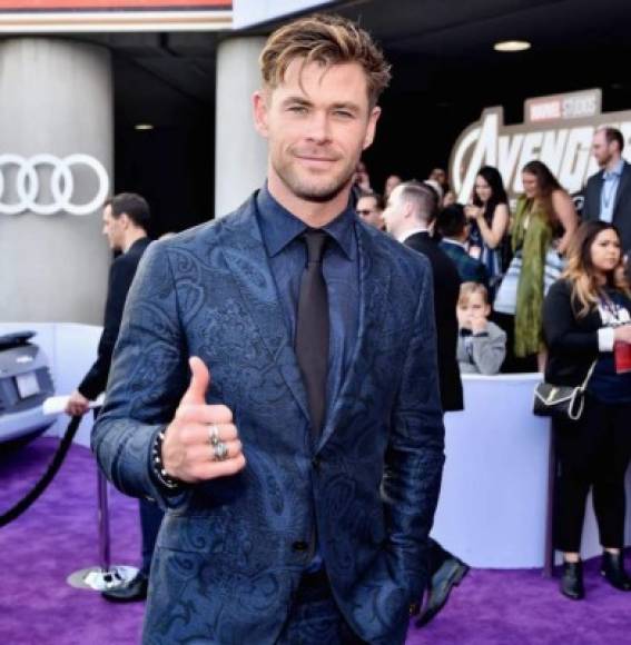 24. Chris Hemsworth - 35 años<br/>Actor<br/>$76.4 MDD<br/><br/>El esposo de Elsa Pataky debe sus ingresos a su papel de Thor desde 2011, cuya último interpretación en 'Avengers: Endgame' generó buena parte de sus ganancias.<br/><br/>Fuera del Universo Marvel, Hemsworth protagoniza la próxima película de Netflix 'Dhaka' y una película biográfica de Hulk Hogan.<br/><br/>Además es la cara oficial de Hugo Boss o Tag Huer.