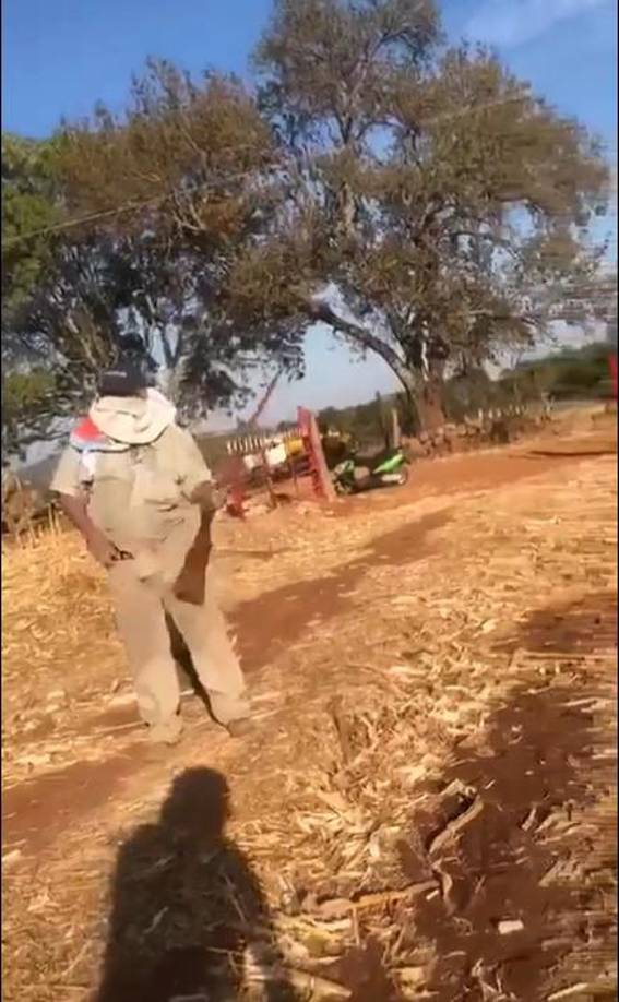 El hombre avanzó con su escopeta hacia el carro y disparó contra el religioso quitándole la vida al instante. 
