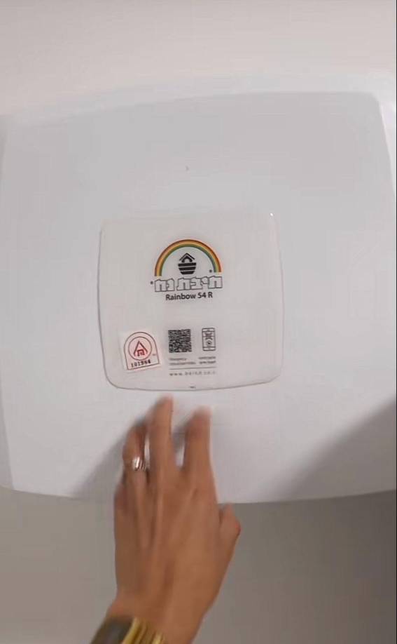 “Gracias a Dios todas las casas en Israel tienen un cuarto de seguridad en el que te puedes meter y sellarlo desde adentro y nadie más puede entrar”, agrega.