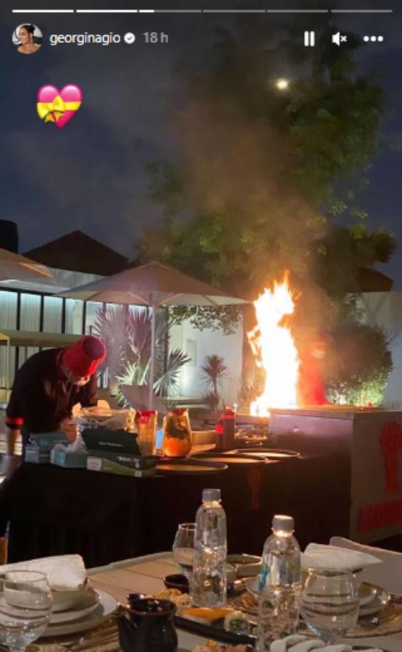 ¿Qué pasó en el casa de Cristiano Ronaldo? Georgina Rodríguez subió esta imagen en Instagram de cómo estaban pasando la Nochebuena en familia.