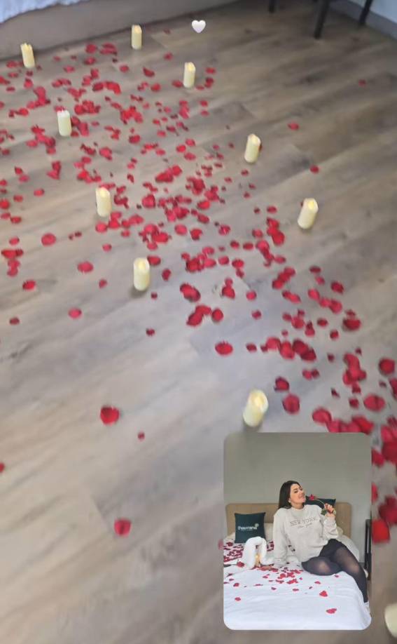 Milagro Flores en sus redes sociales compartió la escena cuando le pidieron formalizar su noviazgo.