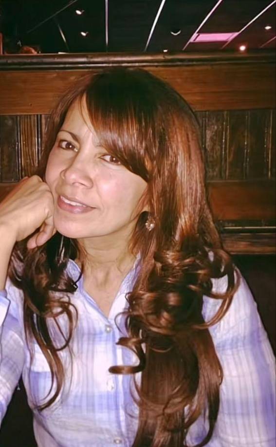 Dos de las víctimas fallecieron calcinadas dentro del vehículo, mientras que la tercera murió al llegar al hospital más cercano. Además, un niño y otro adulto resultaron gravemente heridos.