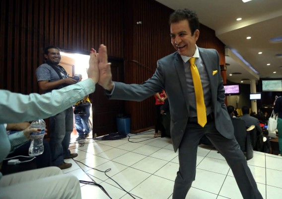 Bailes, chistes y bromas en el Congreso Nacional