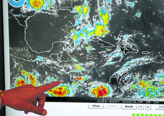 Fuertes lluvias desde mañana por ingreso de onda tropical al país