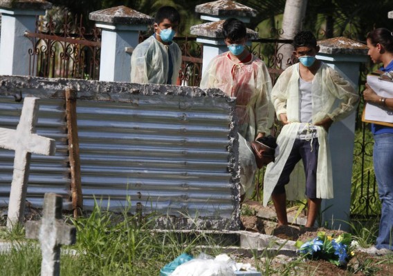 Angustia embarga a la familia de modelo desaparecida hace 21 días