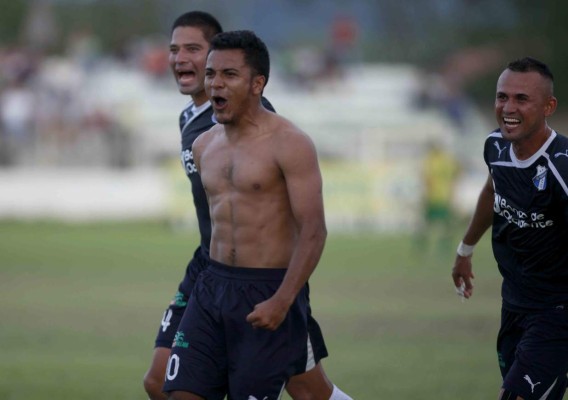 Edwin León, la euforia de su primer gol en la Liga Nacional