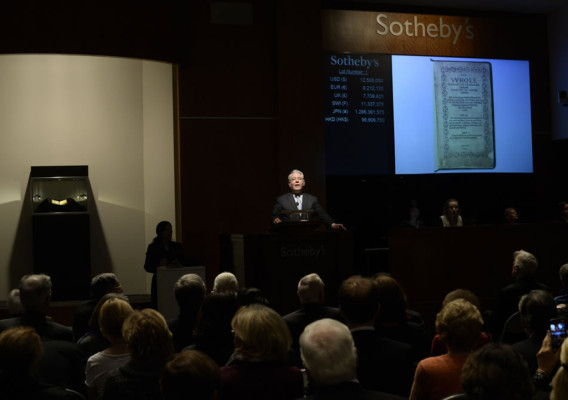 Primer libro impreso en EUA se subasta por 14,16 millones