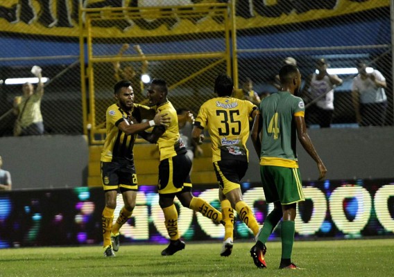 Real España vuelve a sonreír y hunde al Social Sol