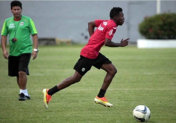 John Paul Suazo: 'Me esfuerzo mucho para estar al nivel de los demás'