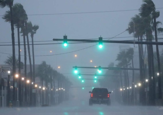 En vivo: Dorian descarga fuertes lluvias sobre el litoral de Florida