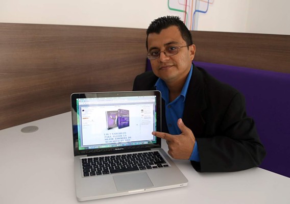 Tras perder su empleo, logra abrir su agencia de marketing digital