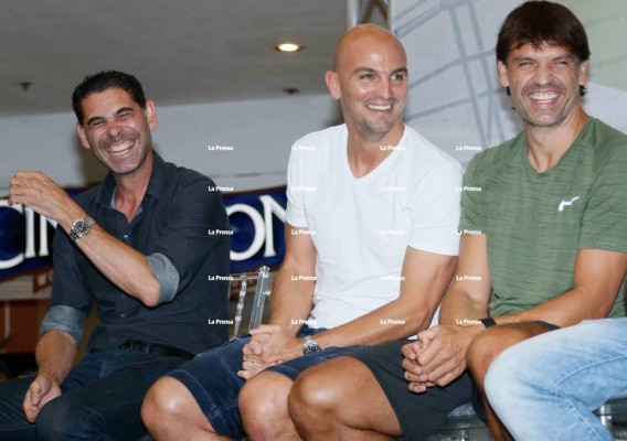 Ex leyendas del fútbol internacional compartieron con afición hondureña