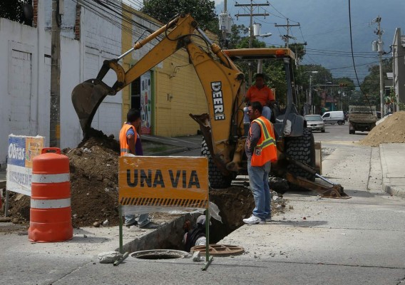 Cierran la 7 calle de Guamilito por cambio de tubería