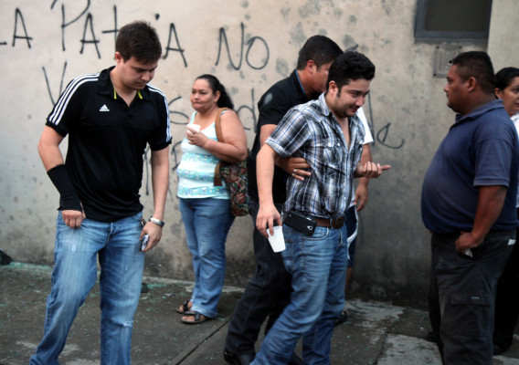Chocan camioneta y rapidito: ocho heridos