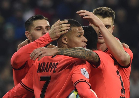 PSG se escapa como líder, Lyon pierde a Depay toda la temporada