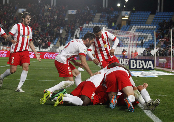 Almería sorprende al Atlético de Madrid y lo baja de la cima