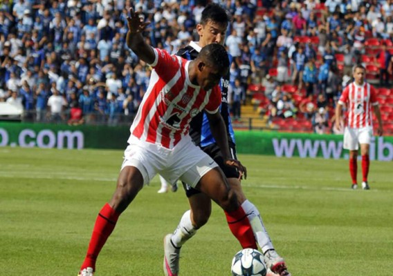Necaxa logra primer triunfo del torneo con Brayan Beckeles de titular