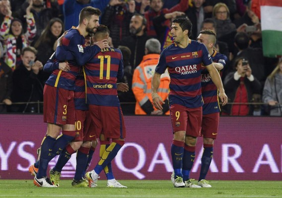 Real Madrid frenó con diez al Barcelona y se quedó con el clásico