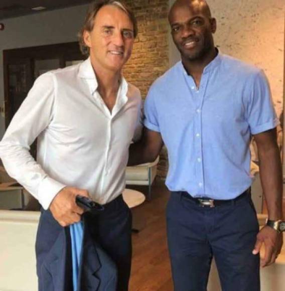 David Suazo subió esta foto en su cuenta de Instagram con Roberto Mancini, el actual seleccionador de Italia. Fue el encargado de llevar al delantero al Inter de Milán.