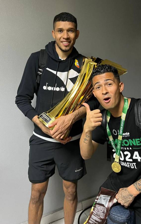 Getsel Montes con su segundo título en el Herediano.