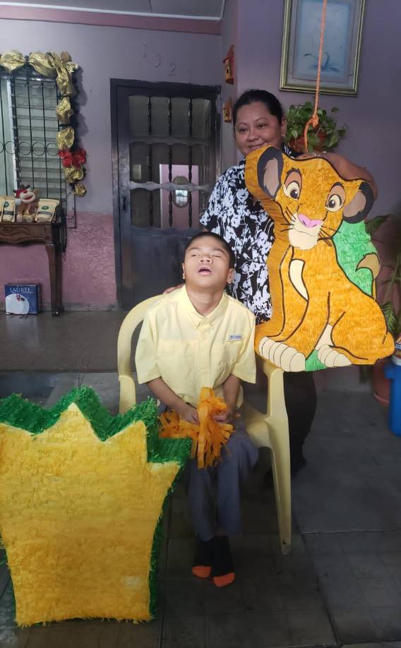 No obstante, manifestó que “cada esfuerzo ha valido la pena”, ya que ha visto mejorías en la salud y estado de ánimo de su pequeño. 