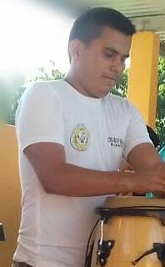 Tocaba desde muy joven y actualmente era líder de la banda marcial del Instituto Polivalente Francisco Morazán.