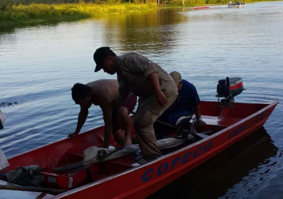 Rescatan a ocho personas que se cayeron de lancha en la laguna de Ticamaya