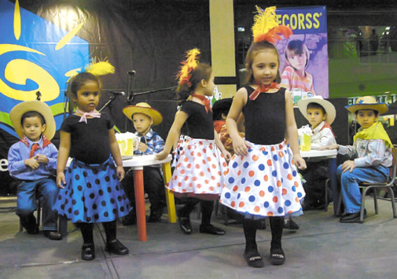 Impresionante talento infantil en Galerías