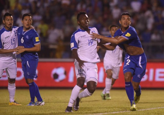 Honduras vence a El Salvador y se mete a la pelea