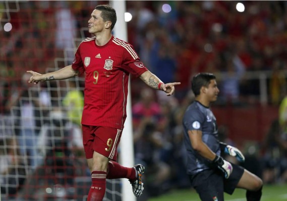 España supera sin problemas a una débil Bolivia