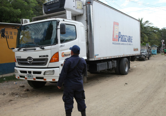 Policía recupera camión cargado con carne en Villanueva