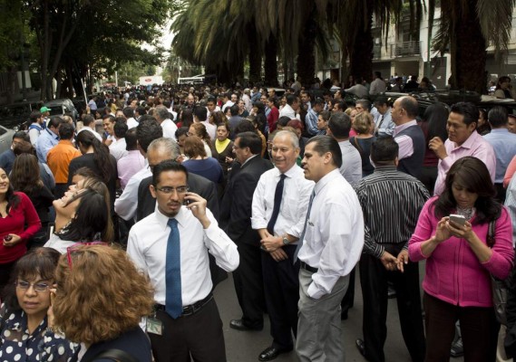 Un fuerte y prolongado sismo de 6.4 sacude Ciudad de México